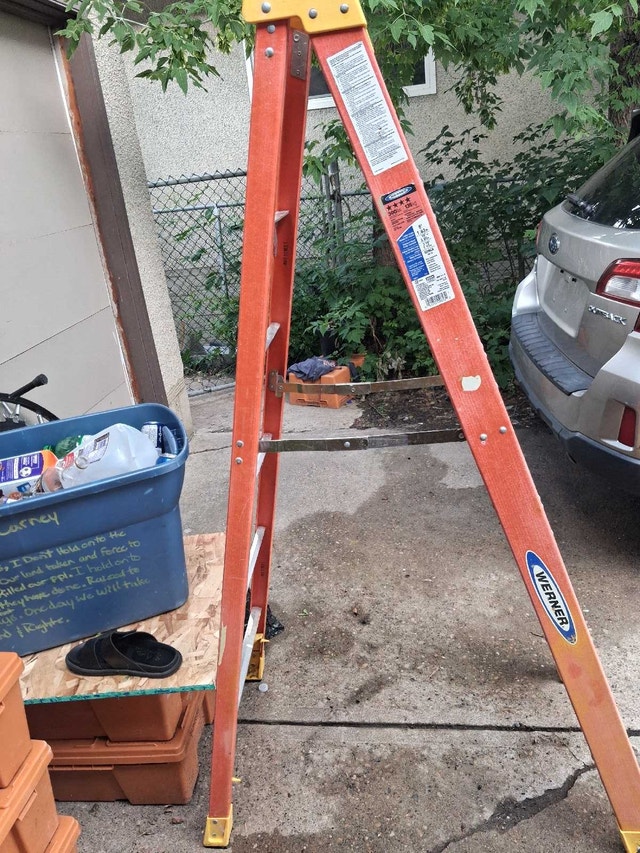 6' Werner fiberglass ladder - photo 2