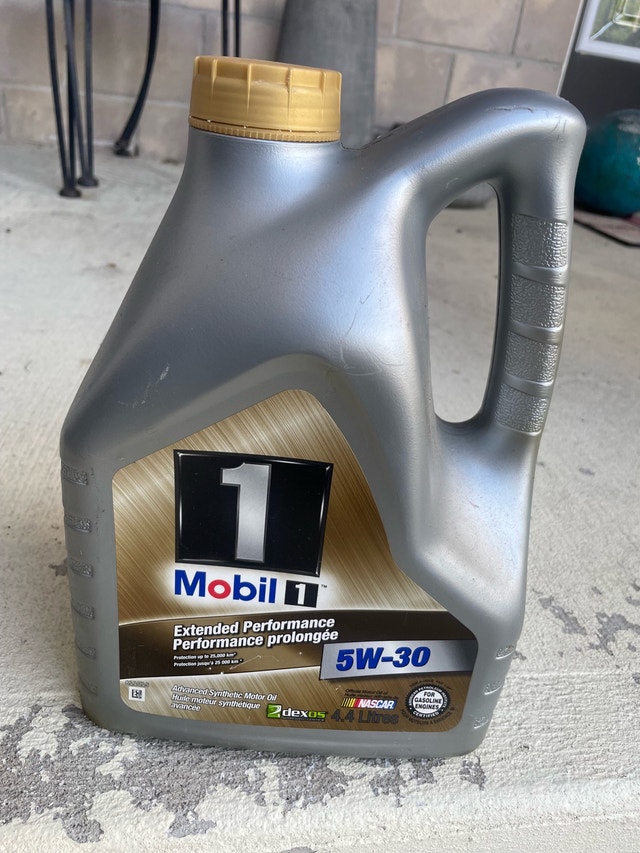 Mobil 1 Extended Performance 5W-30 Motor Oil 4.4L