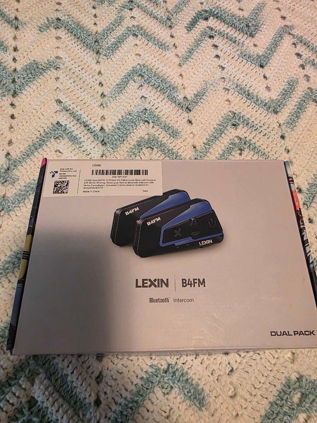 Lexin B4FM Bluetooth Intercom In Helmet