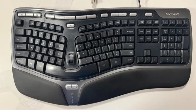 Microsoft Natural Ergo Keyboard 4000 thumbnail