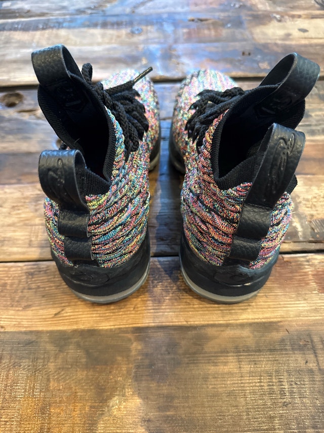 Nike LeBron XV Basketball Shoes - Boys Size 5.5 - photo 3