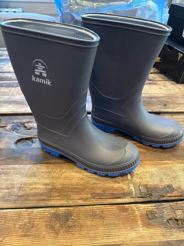 Kamik Rain Boots - Kids Size 4 (NEW)