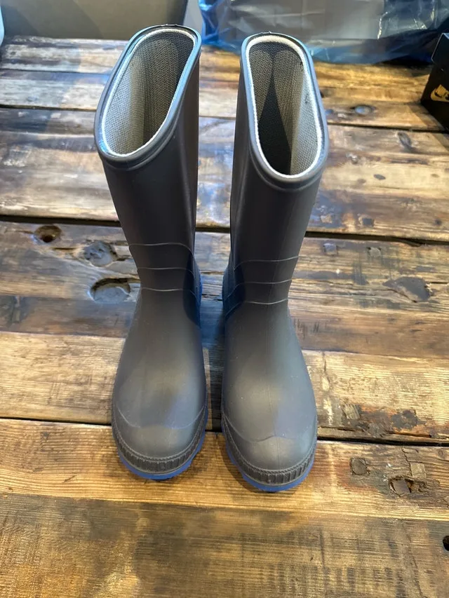 Kamik Rain Boots - Kids Size 4 (NEW) - photo 2