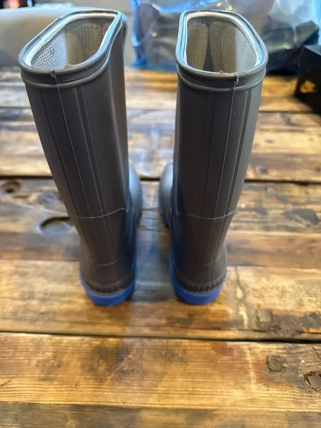 Kamik Rain Boots - Kids Size 4 (NEW) - photo 3