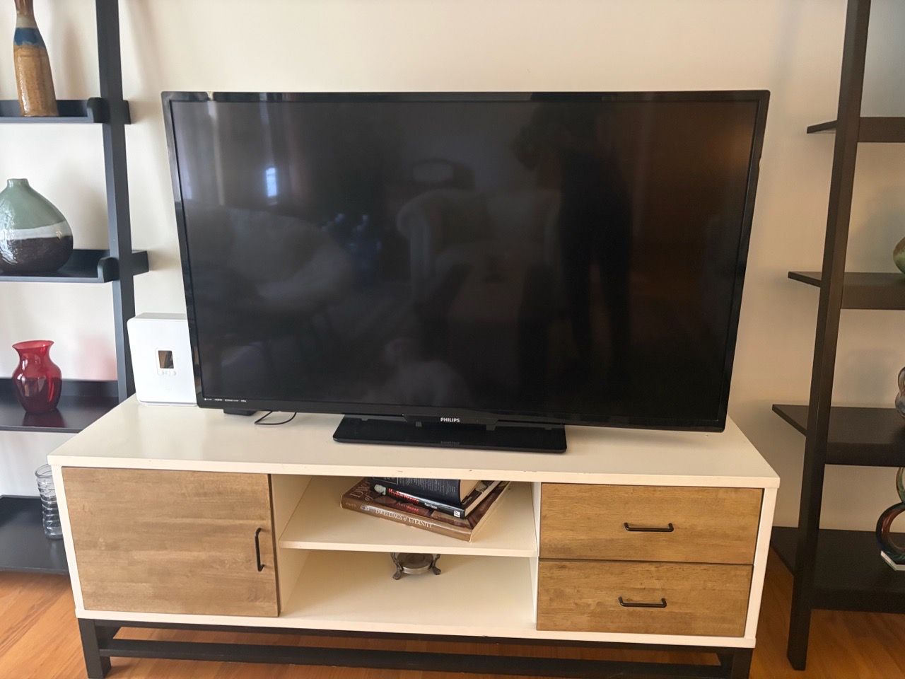 TV stand - photo 2