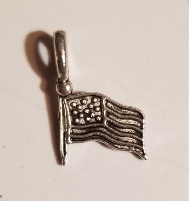 50 cents for 2 American Flag Charms - photo 3