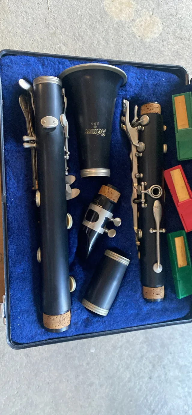selmer clarinet CL 300 made in USA like new image indicator(3)