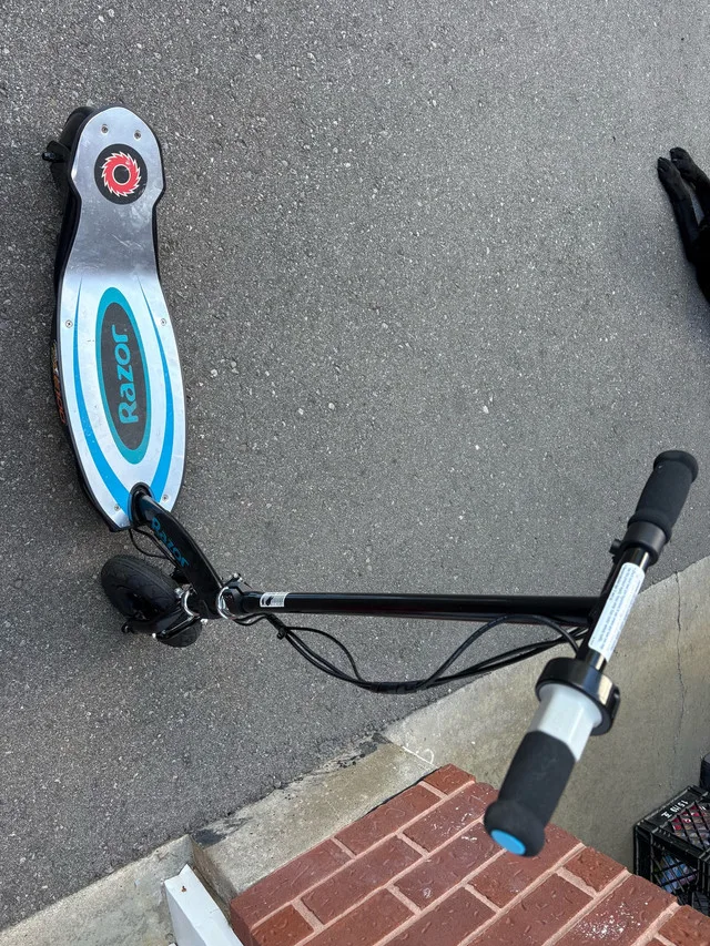 Razor E100 Electric Scooter image indicator(4)