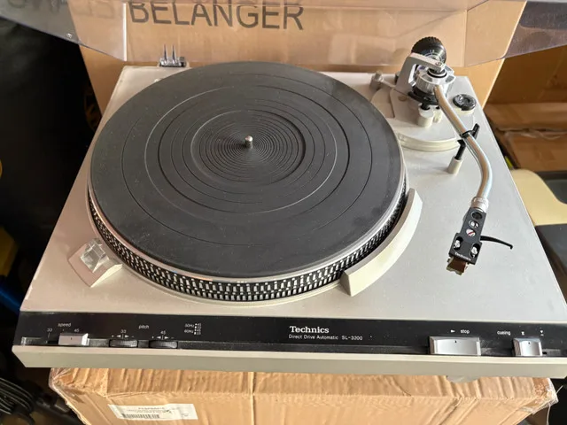 Technics SL-3200 Turntable