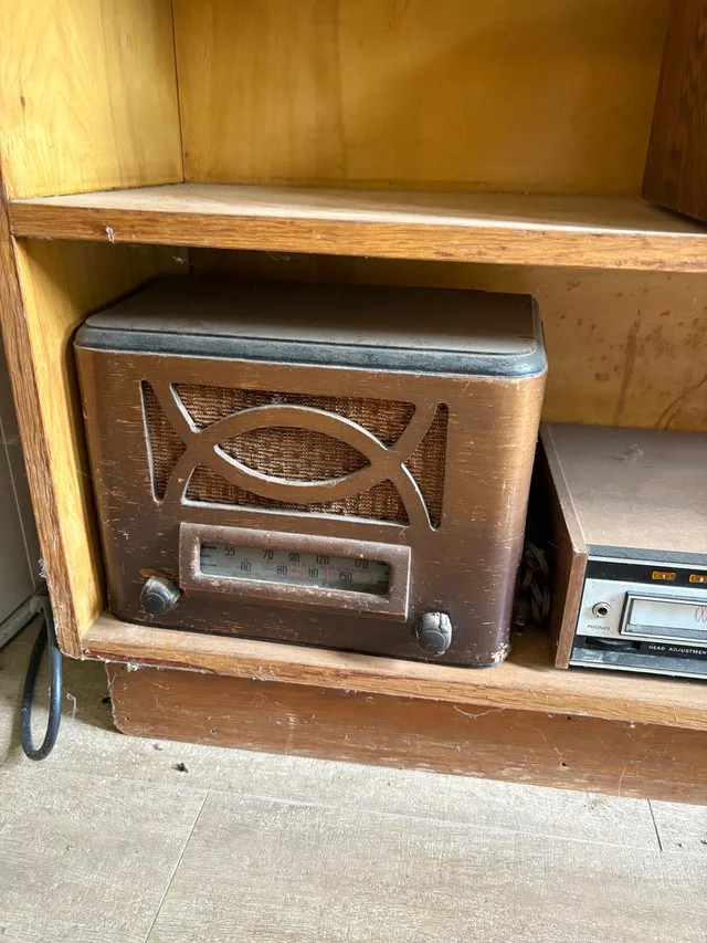 Vintage Radio Collection image indicator(2)