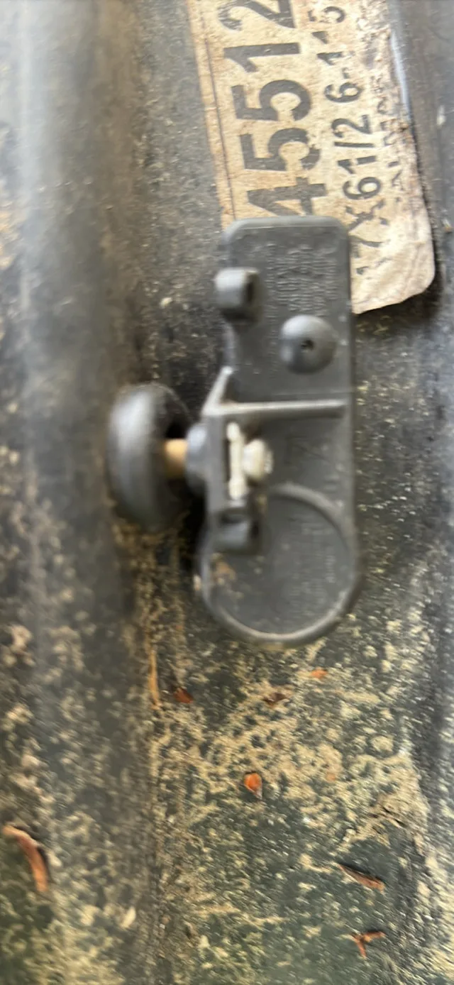 17 inch metal rims with sensors image indicator(2)