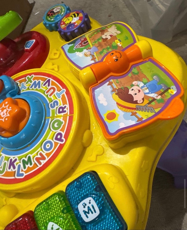 VTech 2-in-1 Learn & Move Activity Table - Bilingual - photo 3