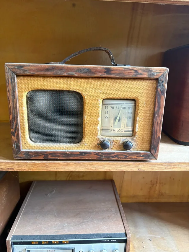 Vintage Radio Collection image indicator(3)