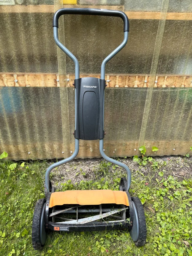 fiskars manual lawnmower thumbnail