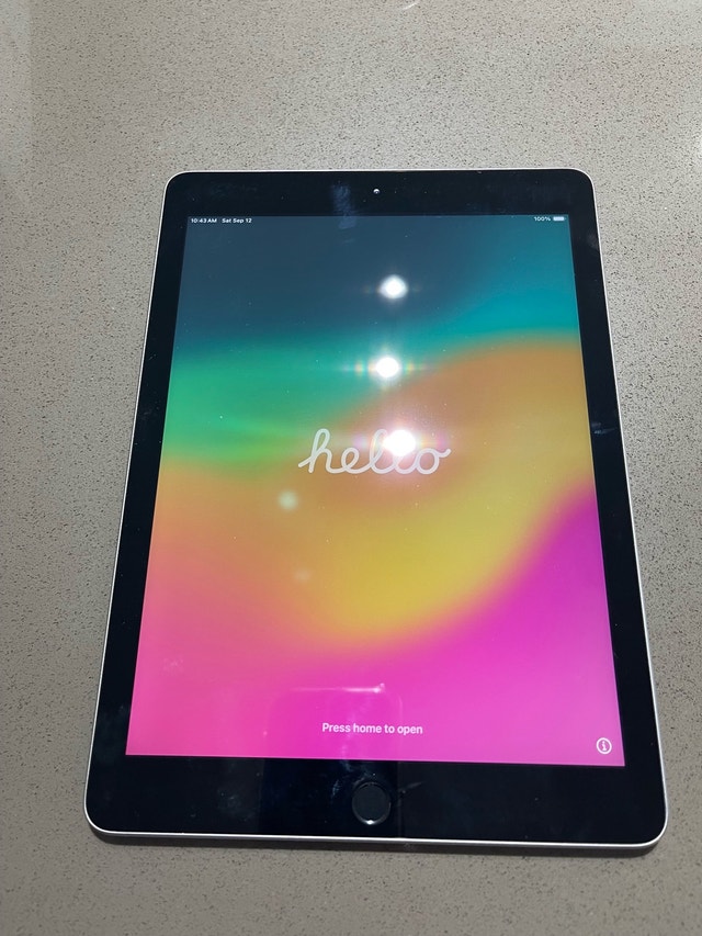 Apple iPad 6th Generation - photo 3