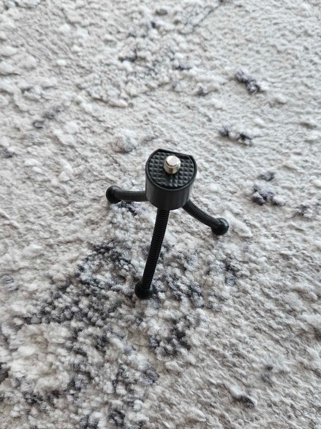 Mini tripod