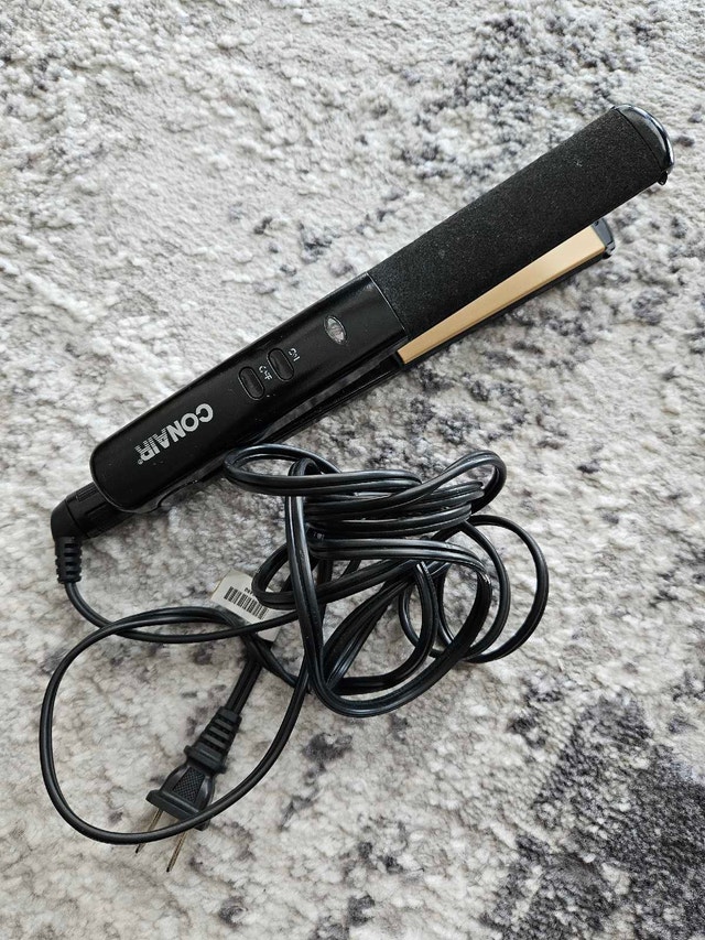 Hair straightener (Conair)