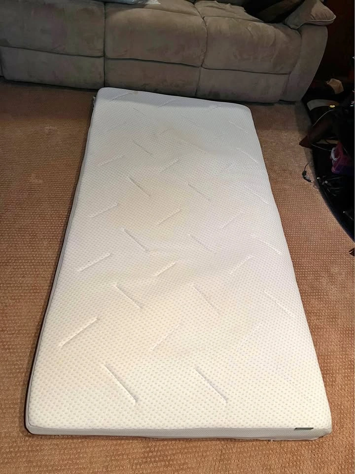 Twin Memory foam mattress topper