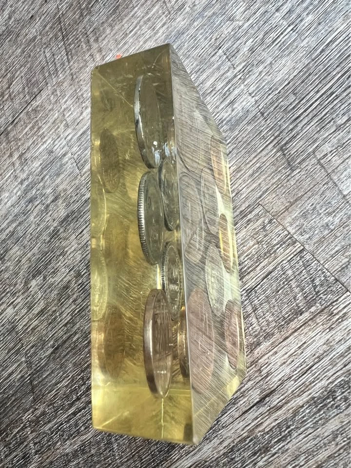 Vintage Colombia Coin Collection Lucite Paperweight - photo 2