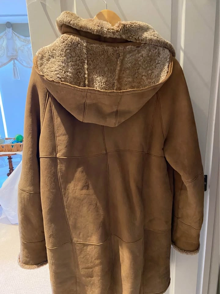 Sheepskin coat women’s large - photo 2
