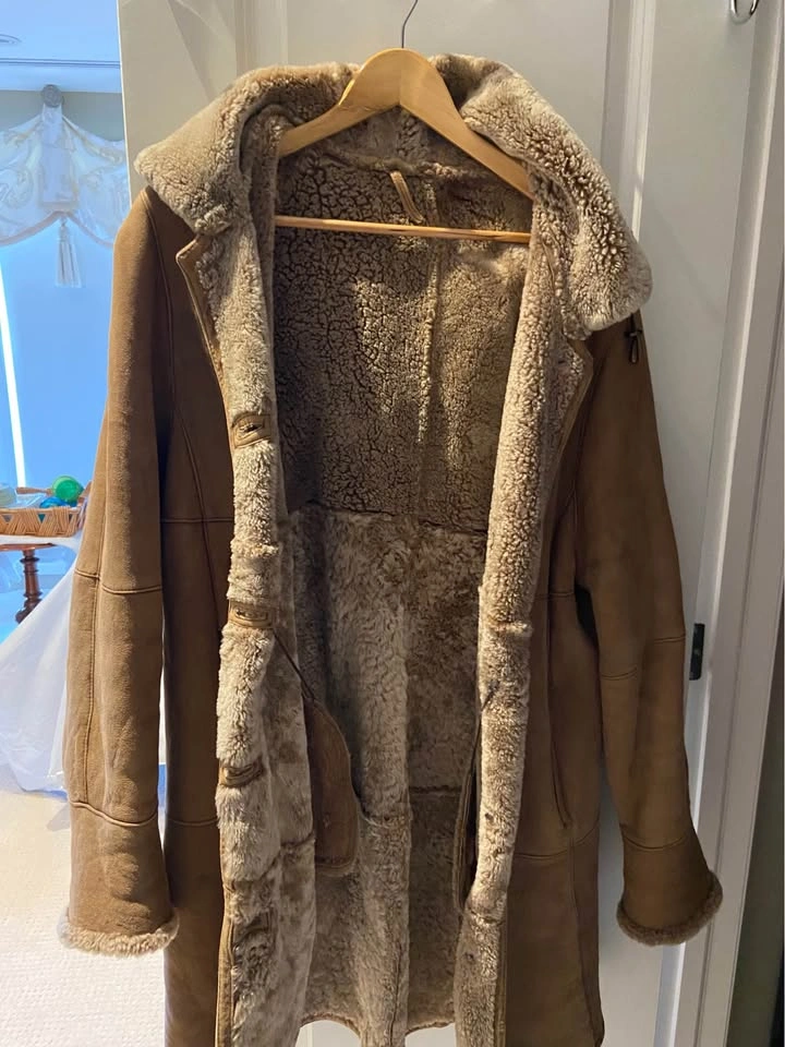 Sheepskin coat women’s large - photo 3