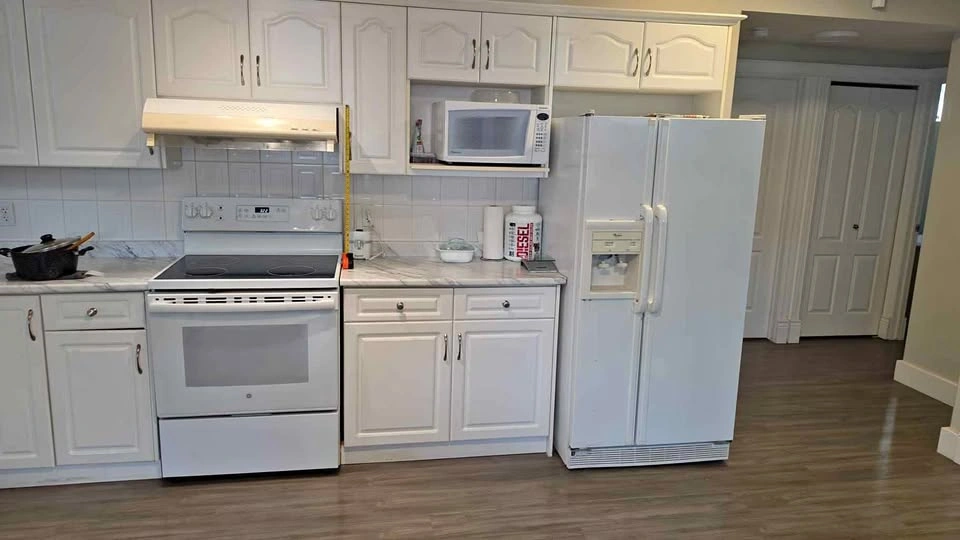 White Kitchen Appliance Set - Whirlpool, GE, Panasonic, Frigidai