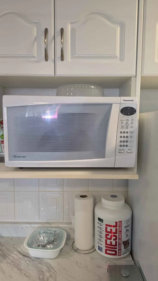White Kitchen Appliance Set - Whirlpool, GE, Panasonic, Frigidai - photo 3