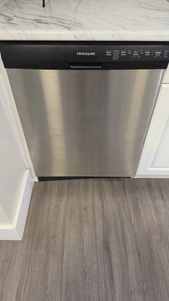 White Kitchen Appliance Set - Whirlpool, GE, Panasonic, Frigidai - photo 5
