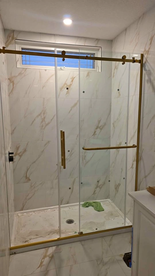 BRANDNEW GLASS SHOWER DOORS