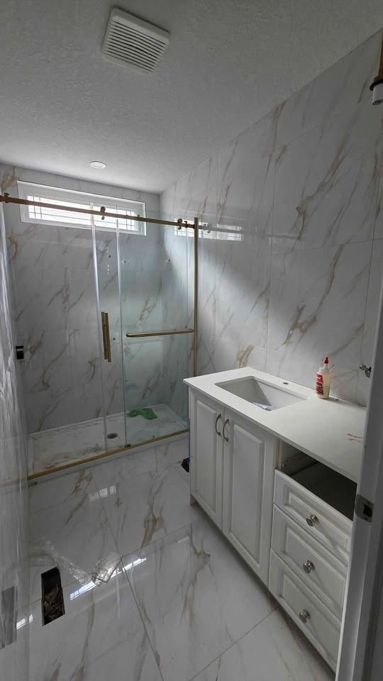 BRANDNEW GLASS SHOWER DOORS - photo 2