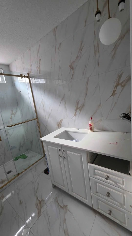 BRANDNEW GLASS SHOWER DOORS - photo 3