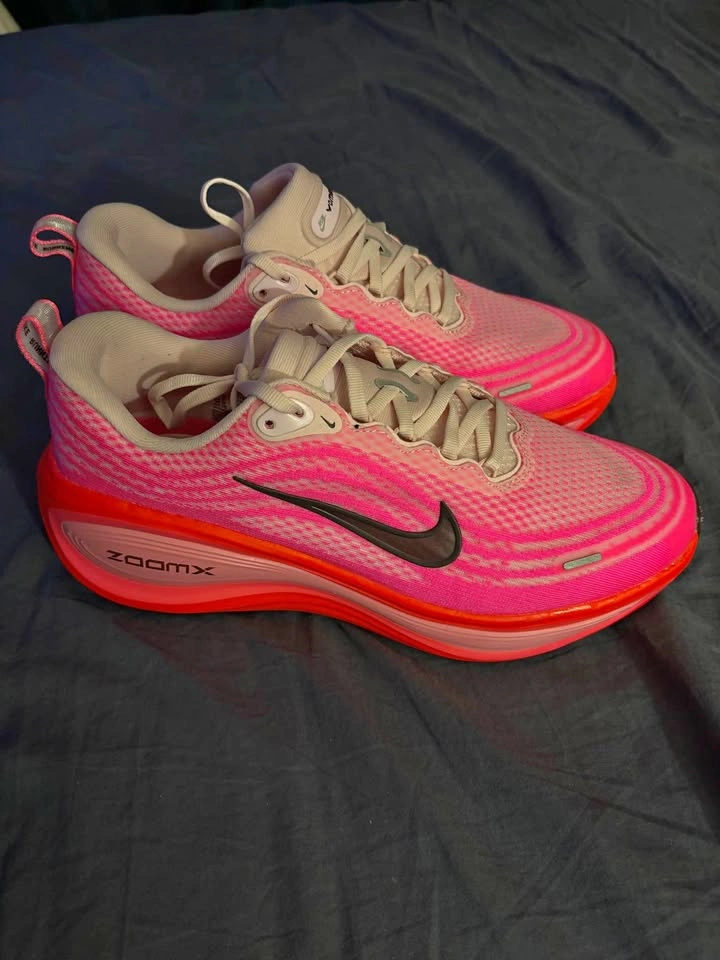 Nike Vomero Plus Hyper Pink Bright Crimson
