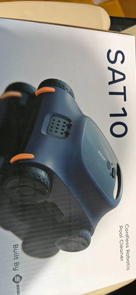 SEAL SAT 10 Cordless Robotic Pool Cleaner