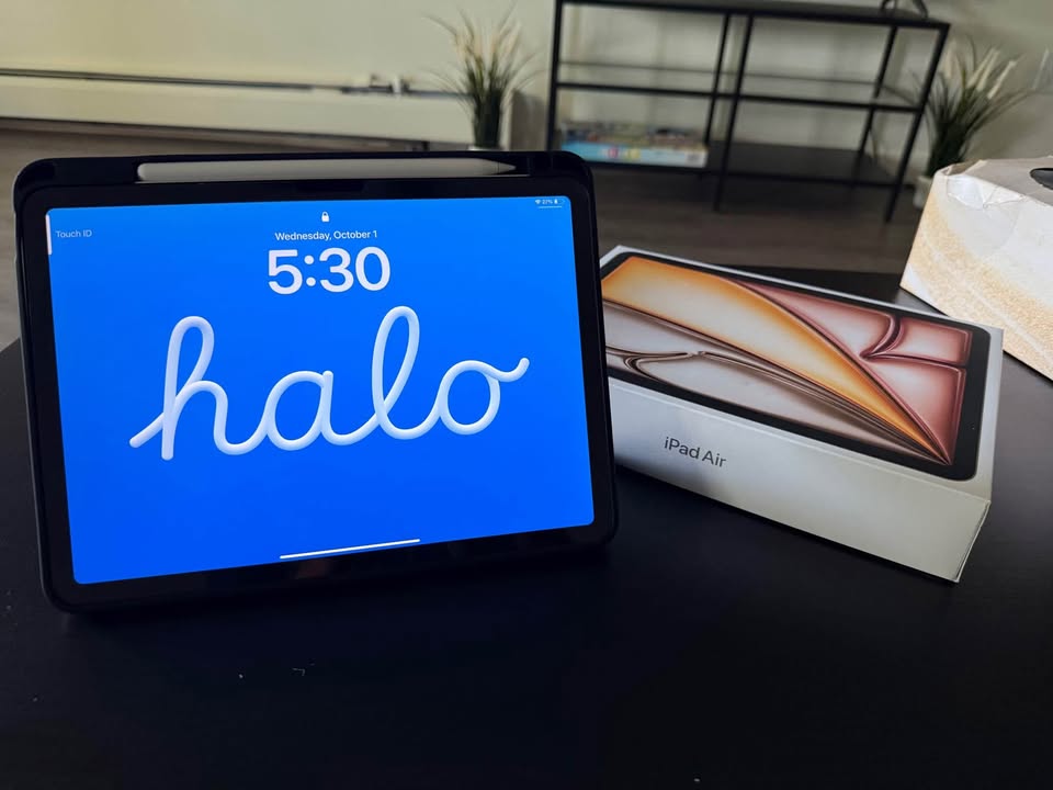 iPad Air (128 GB Wi-Fi) with Apple Pencil Pro and Cover - photo 2
