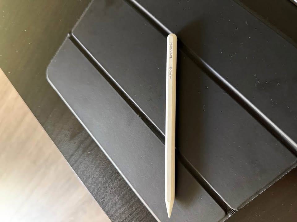 iPad Air (128 GB Wi-Fi) with Apple Pencil Pro and Cover - photo 3