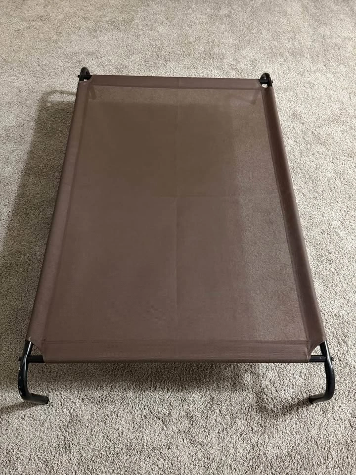 Dog Crate + XL Elevated Dog Bed – Excellent Condition - photo 3