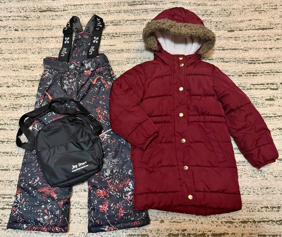 Girl's Snow Suit size 5 *FREE Bag*