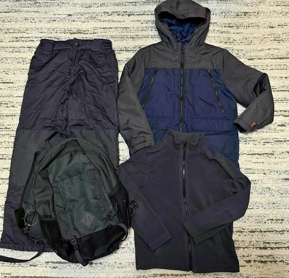Boy's 3-in-1 Snow Suit size 7-8 *Free Bag*