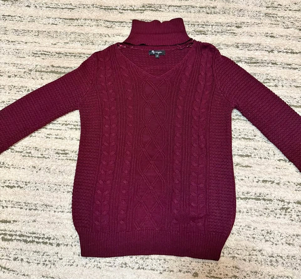 Lily Morgan Women's burgundy cable-knit sweater size Large