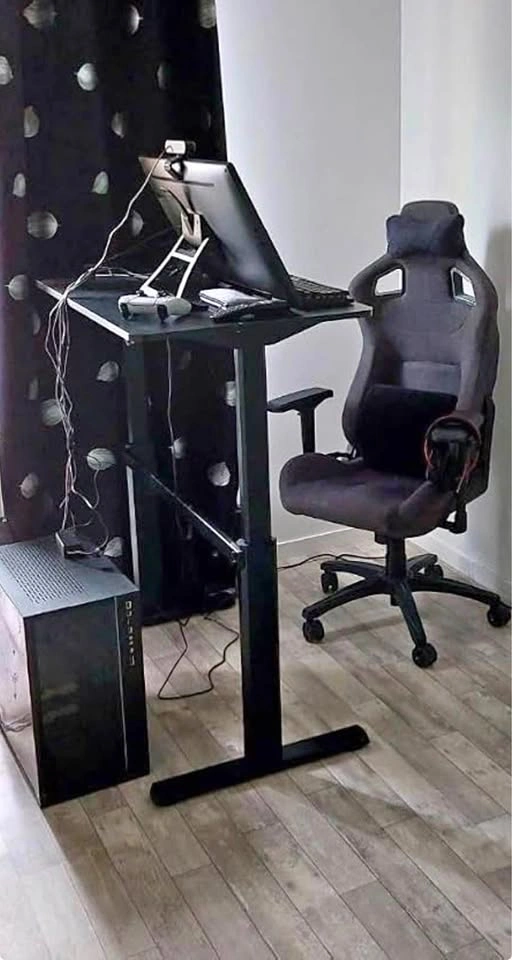 Electric standing desk