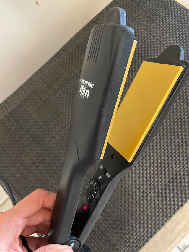 Professional TRESemme Ceramic Ion Hair Straightener - photo 2