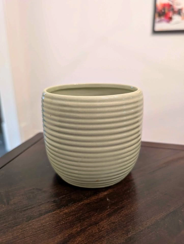 Light green flower pot