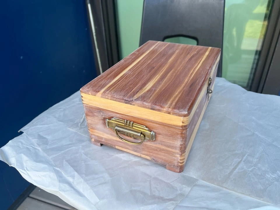 Vintage Red Cedar Keepsake Box - photo 2