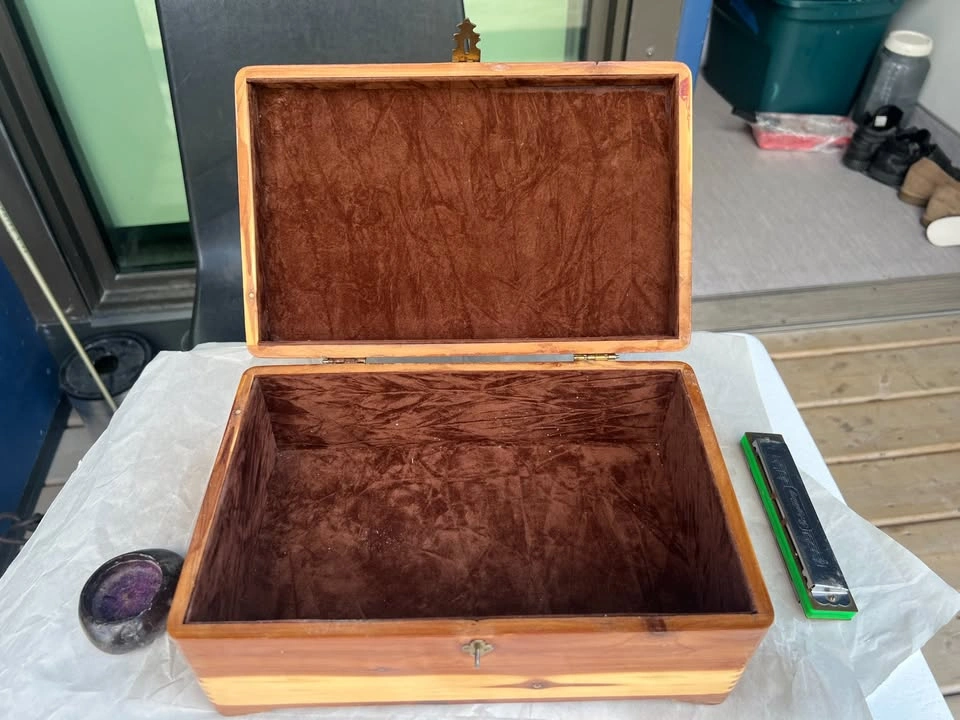 Vintage Red Cedar Keepsake Box - photo 3