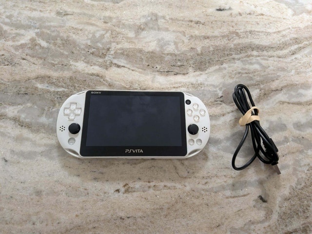 256 GB Glacier White PS Vita Slim with 12000+ Games - photo 2