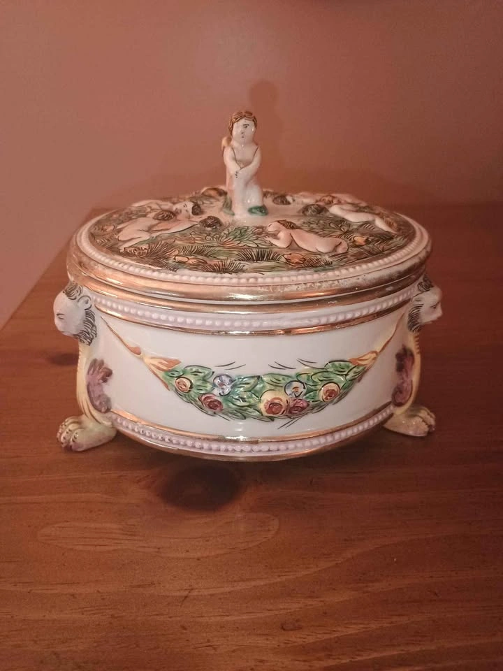 Vintage Capodimonte Italy Footed Trinket Box Cherubs Lions