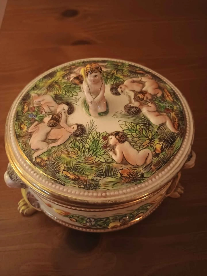Vintage Capodimonte Italy Footed Trinket Box Cherubs Lions - photo 3