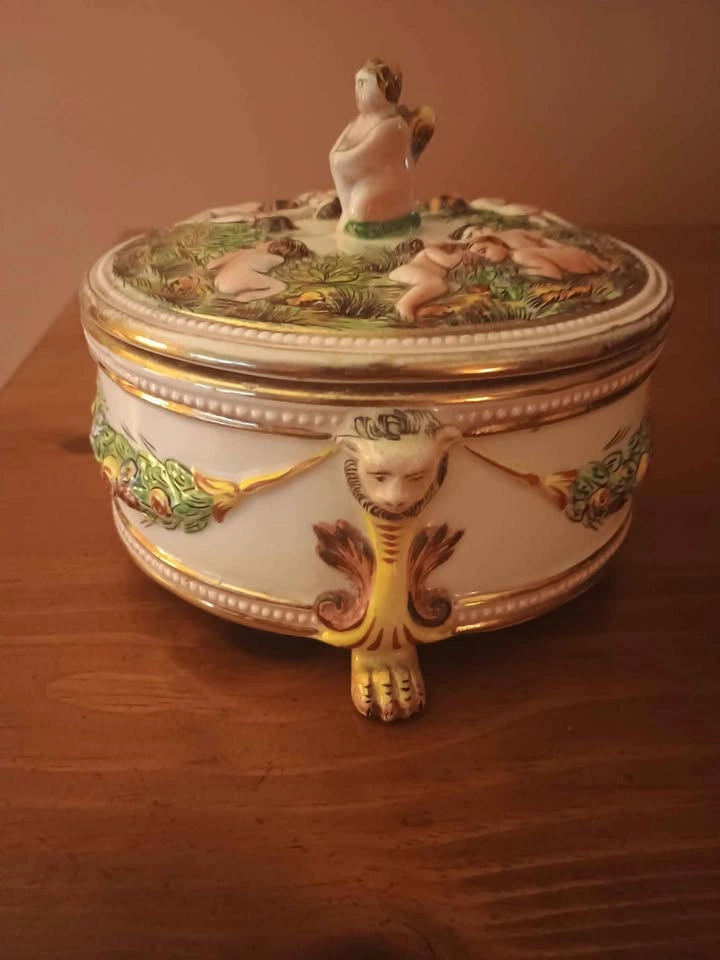 Vintage Capodimonte Italy Footed Trinket Box Cherubs Lions - photo 4