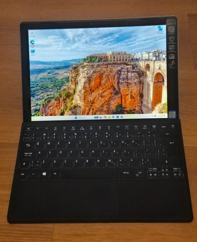 Acer Switch Alpha 12 -- QHD+ Display