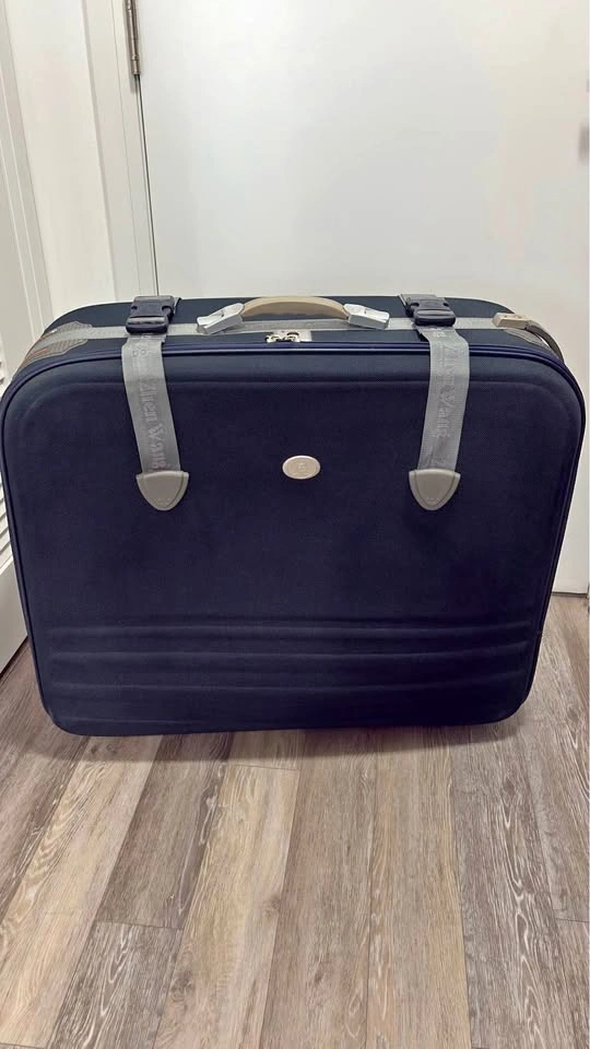 Suitcase 32”